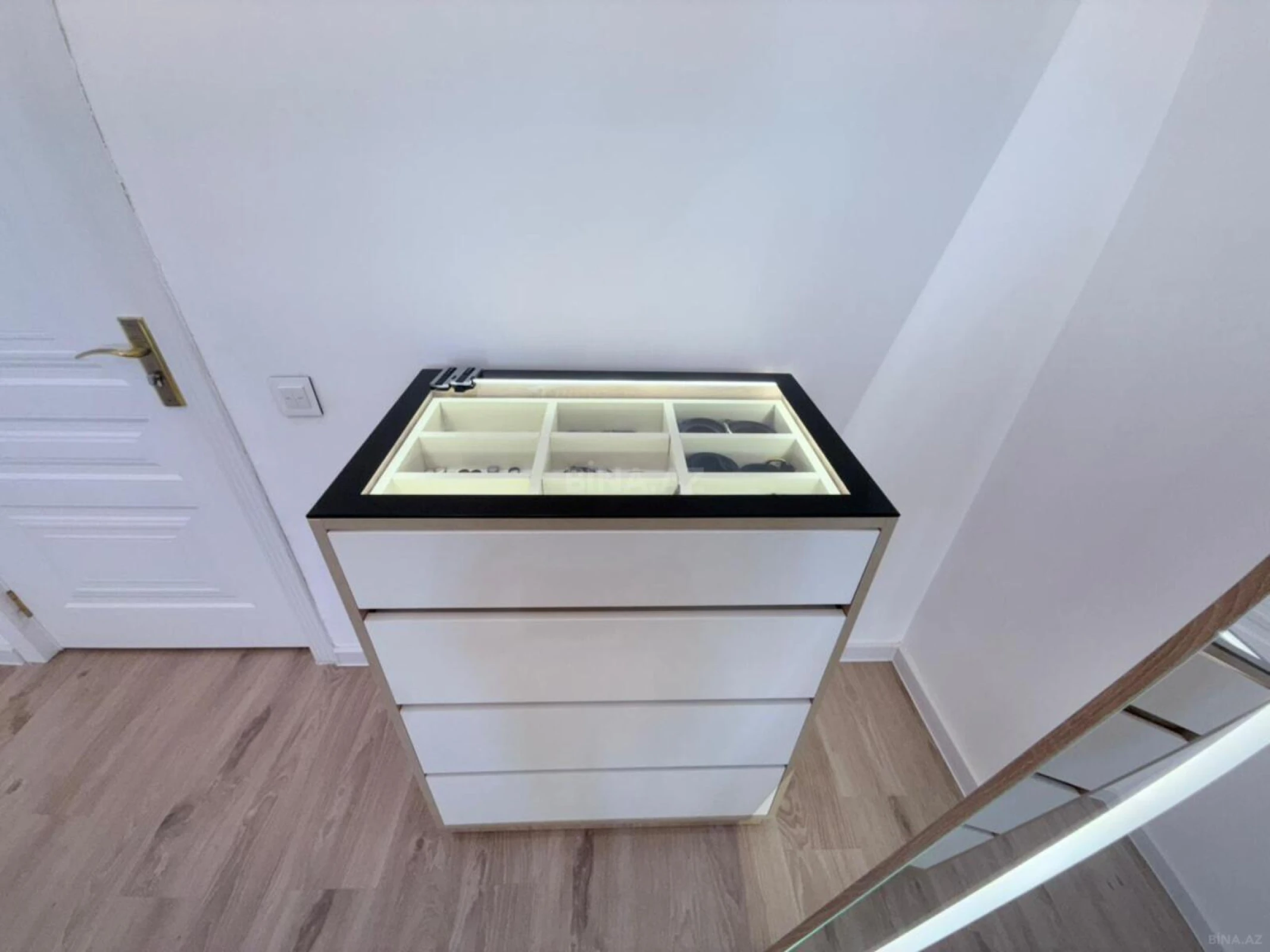 Satılır 2 otaqlı mənzil 73 m²