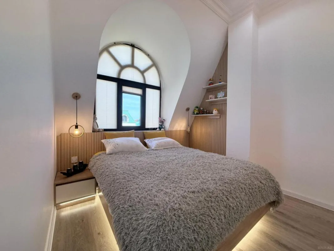 Satılır 2 otaqlı mənzil 73 m²