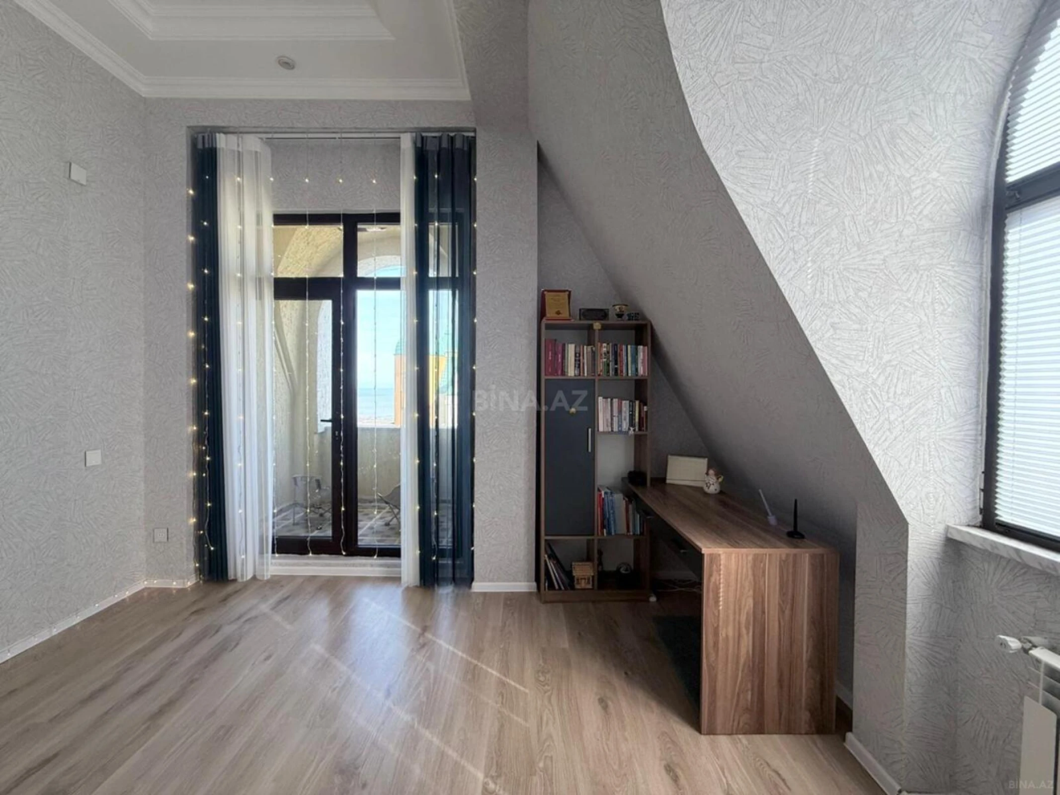 Satılır 2 otaqlı mənzil 73 m²