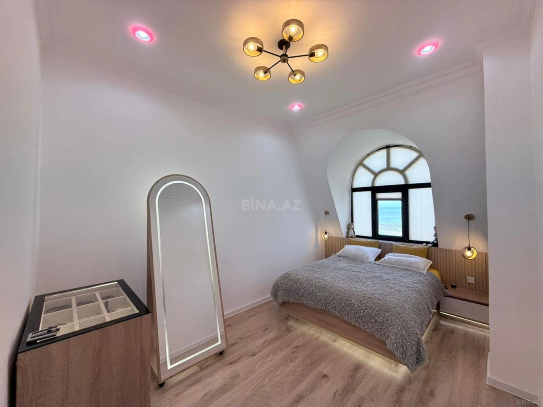 Satılır 2 otaqlı mənzil 73 m²