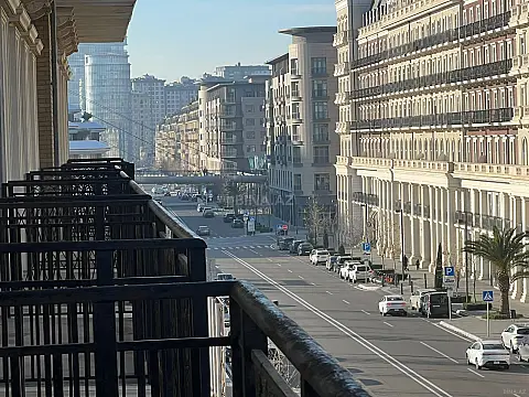 Satılır 3 otaqlı mənzil 105 m²