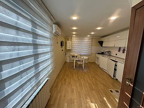 Kirayə verilir 4 otaqlı mənzil 115 m²