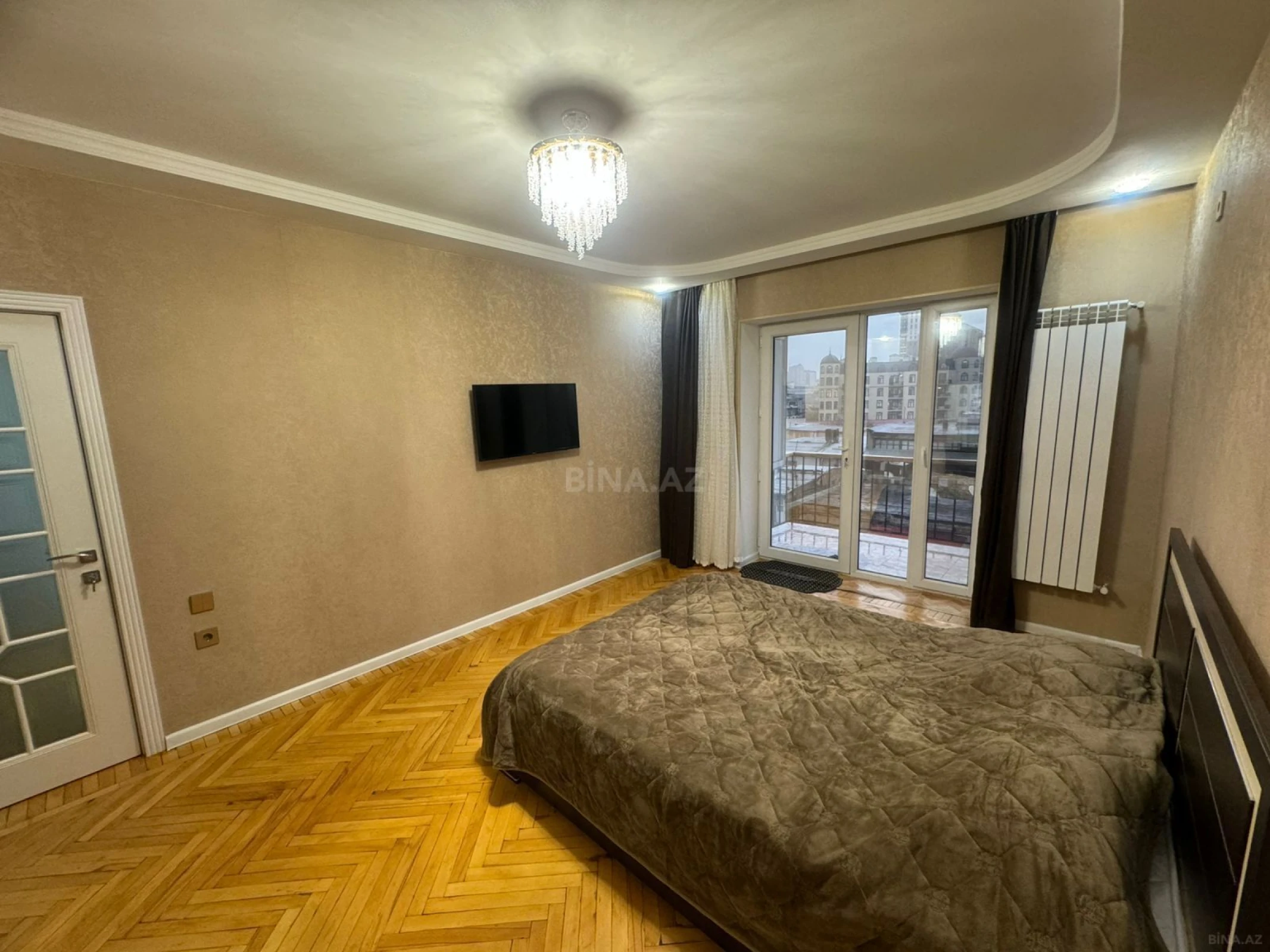 Kirayə verilir 4 otaqlı mənzil 125 m²
