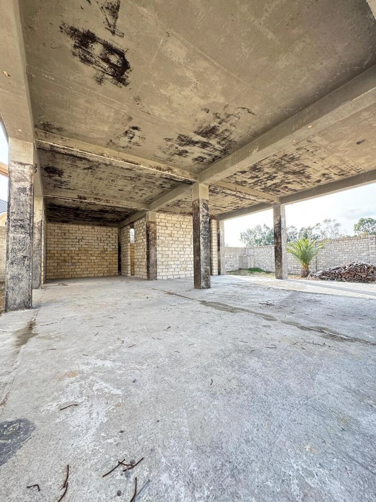 Satılır 10 otaqlı həyət evi 1200 m²