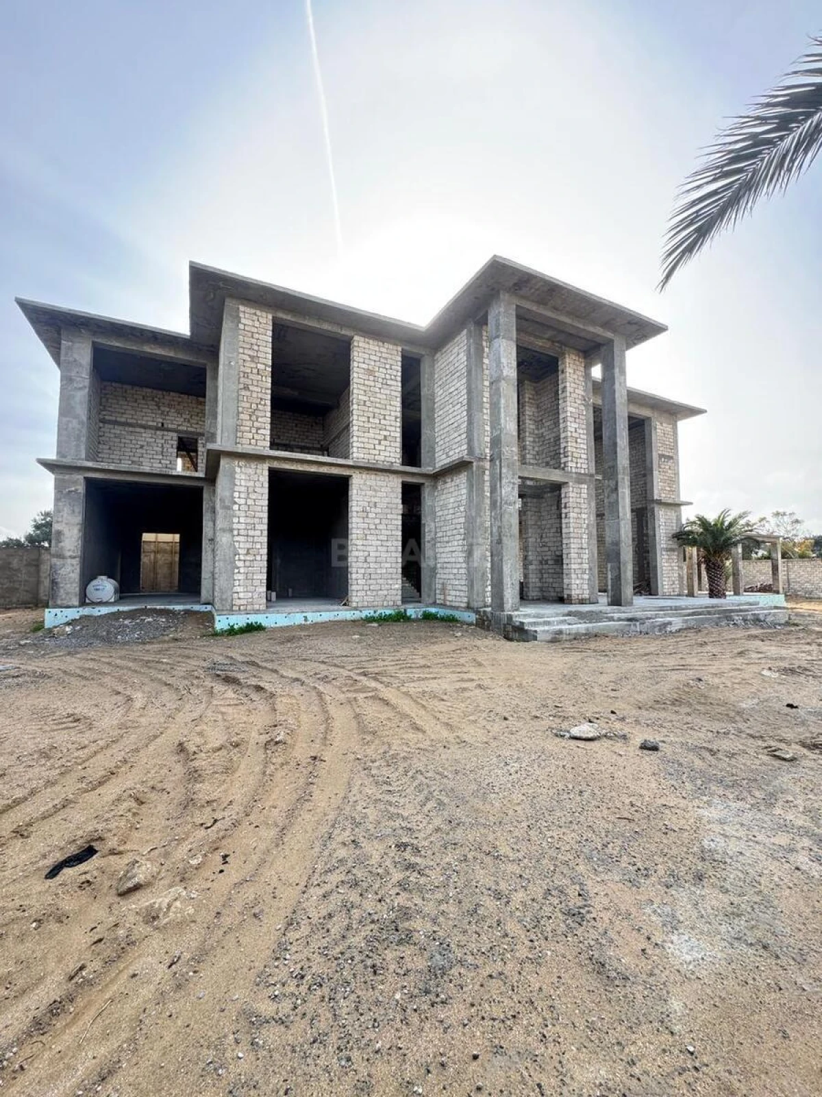 Satılır 10 otaqlı həyət evi 1200 m²