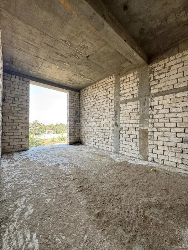 Satılır 10 otaqlı həyət evi 1200 m²