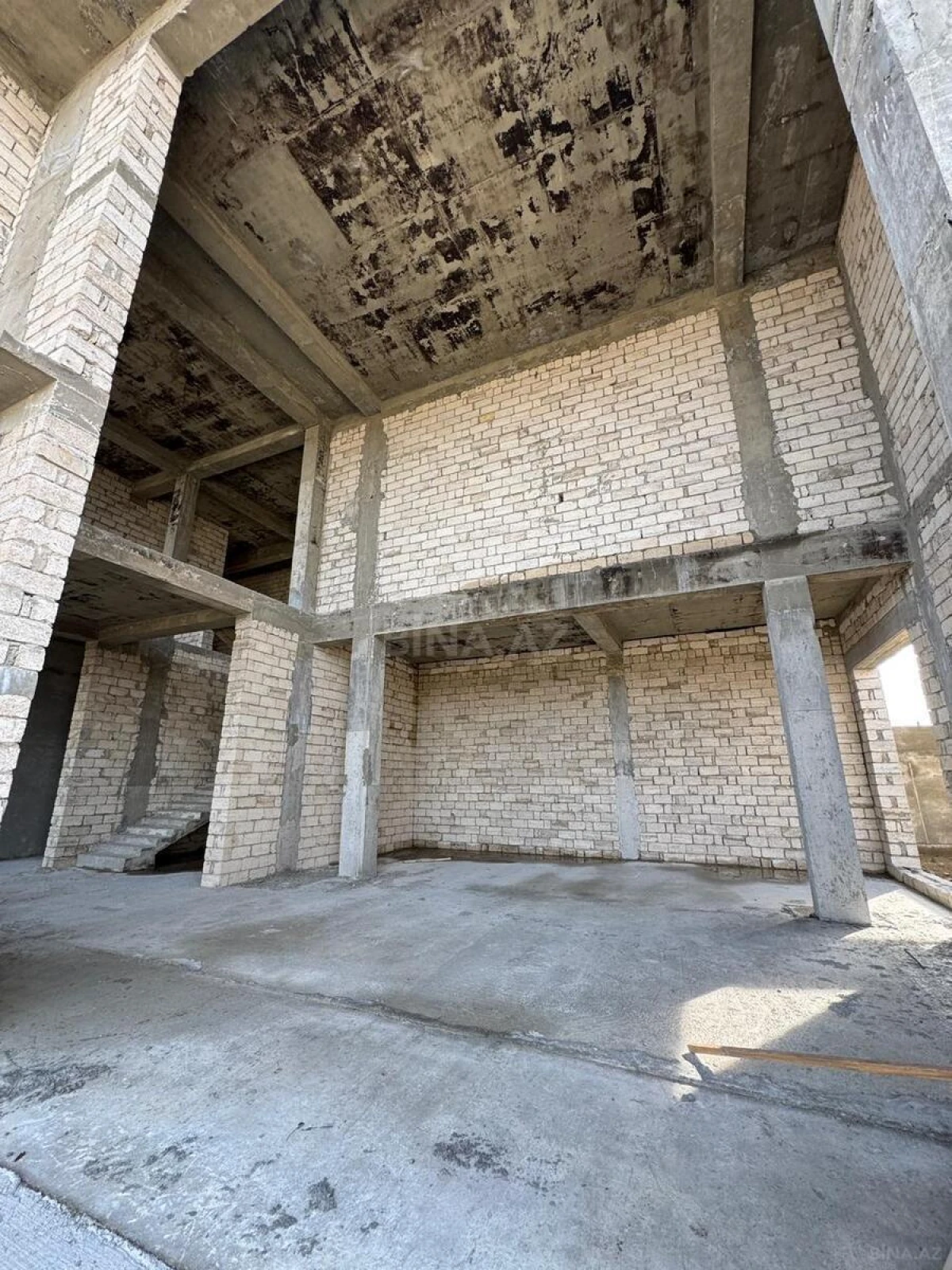 Satılır 10 otaqlı həyət evi 1200 m²