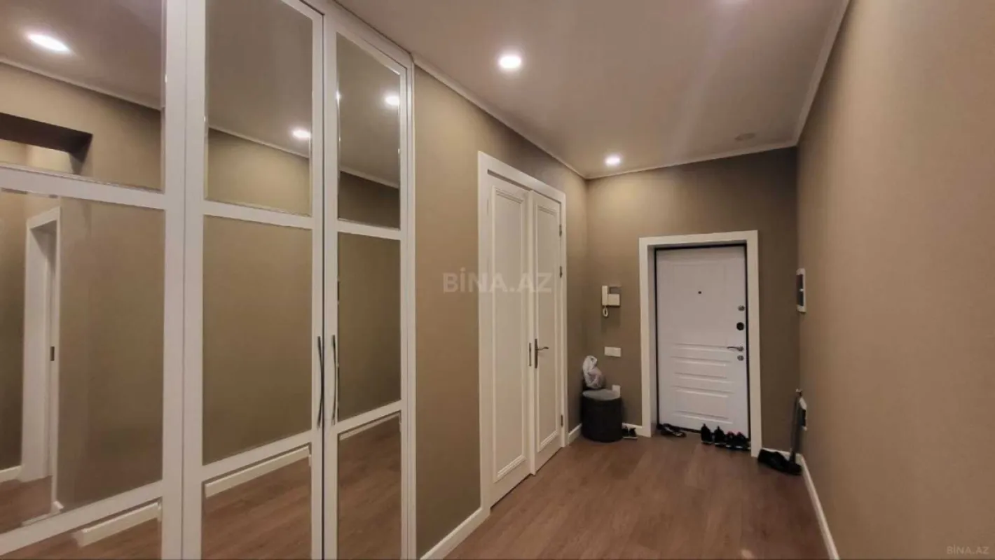 Satılır 4 otaqlı mənzil 147 m²