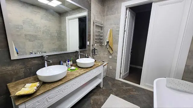 Satılır 4 otaqlı mənzil 147 m²
