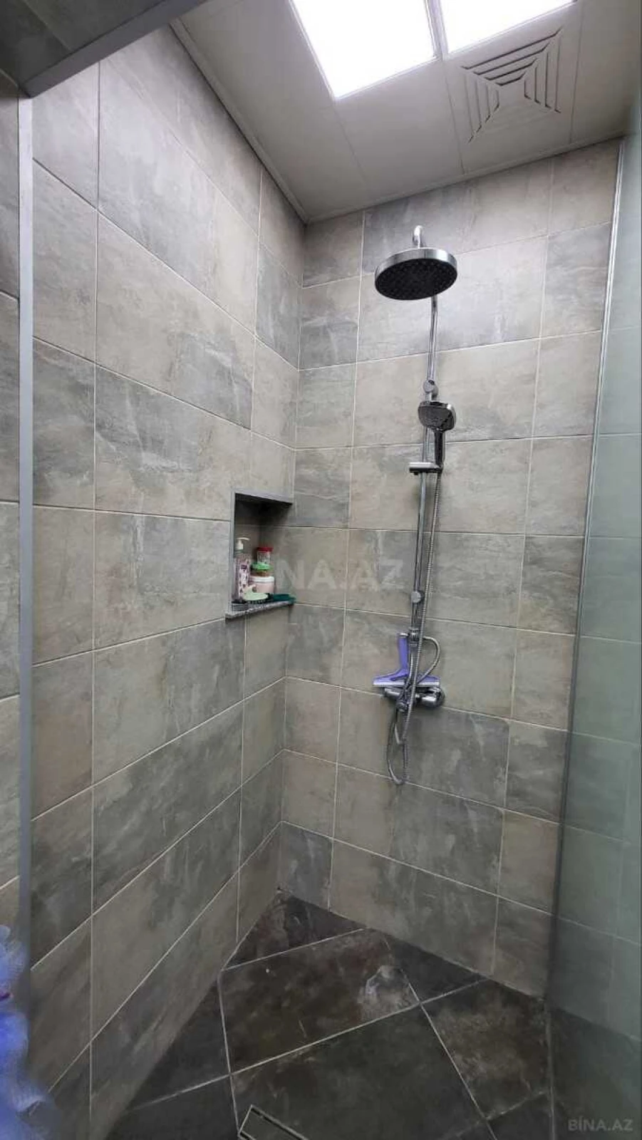 Satılır 4 otaqlı mənzil 147 m²