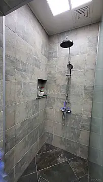 Satılır 4 otaqlı mənzil 147 m²