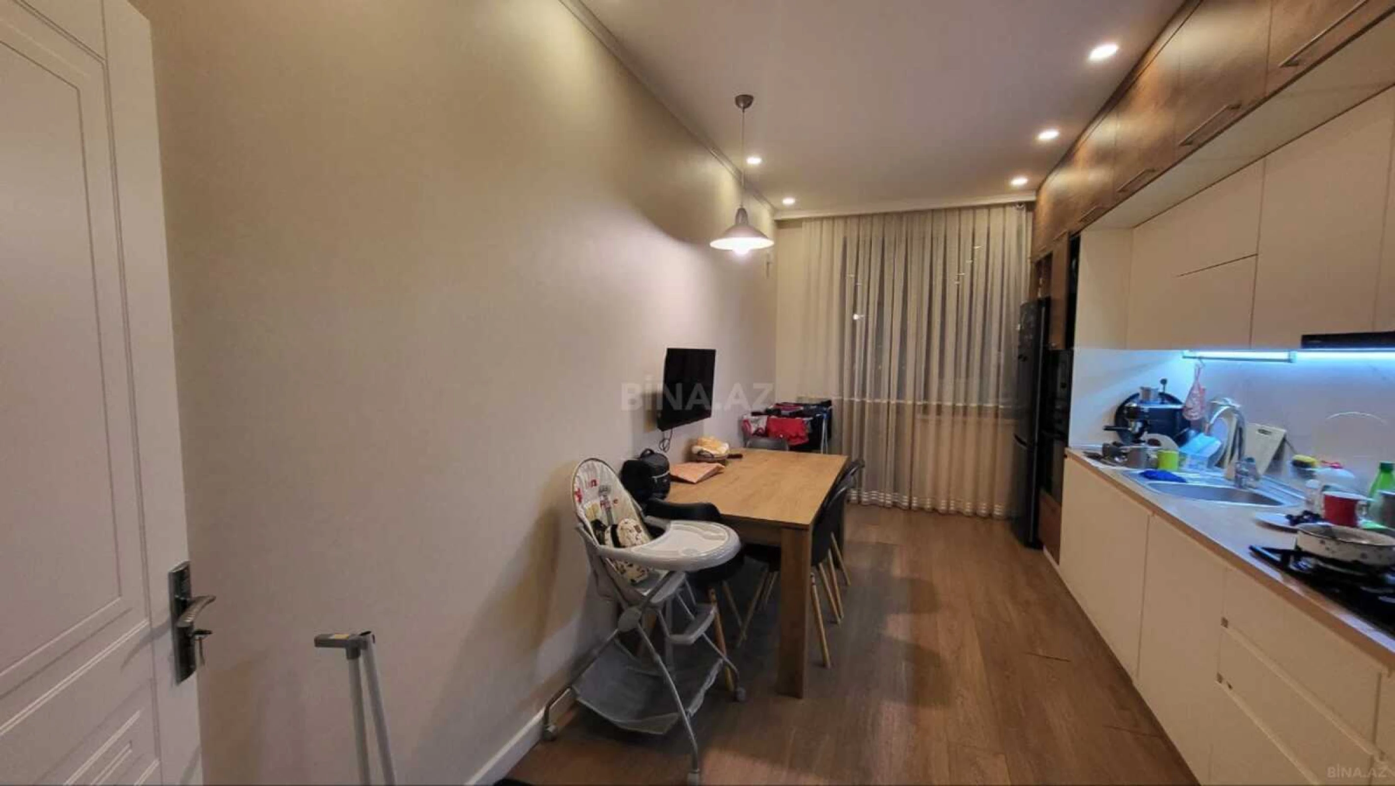 Satılır 4 otaqlı mənzil 147 m²