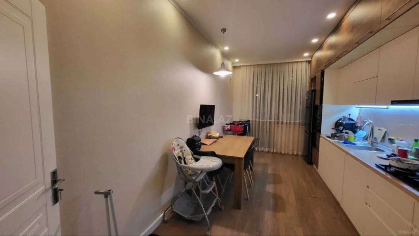 Satılır 4 otaqlı mənzil 147 m²