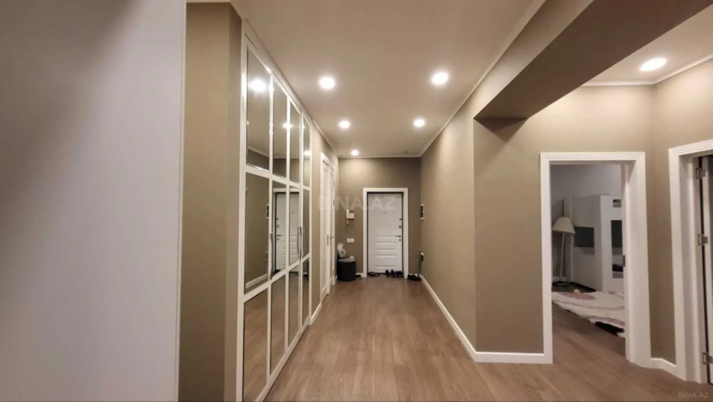 Satılır 4 otaqlı mənzil 147 m²