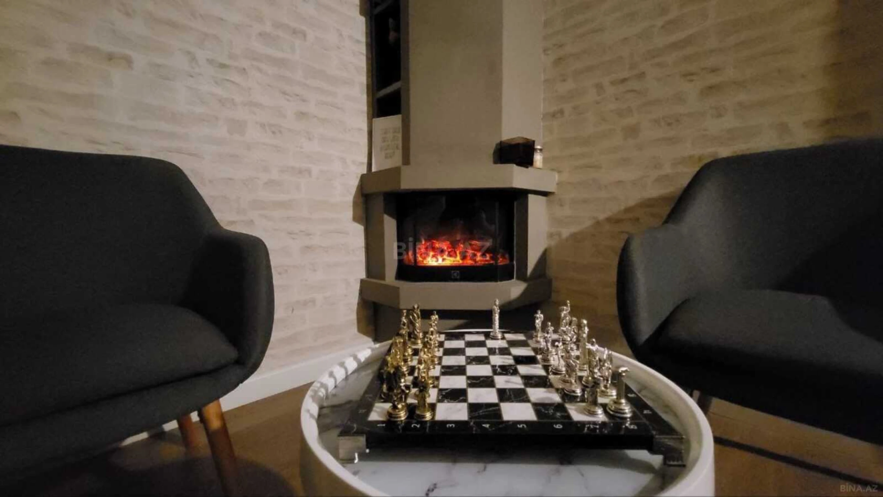 Satılır 4 otaqlı mənzil 147 m²