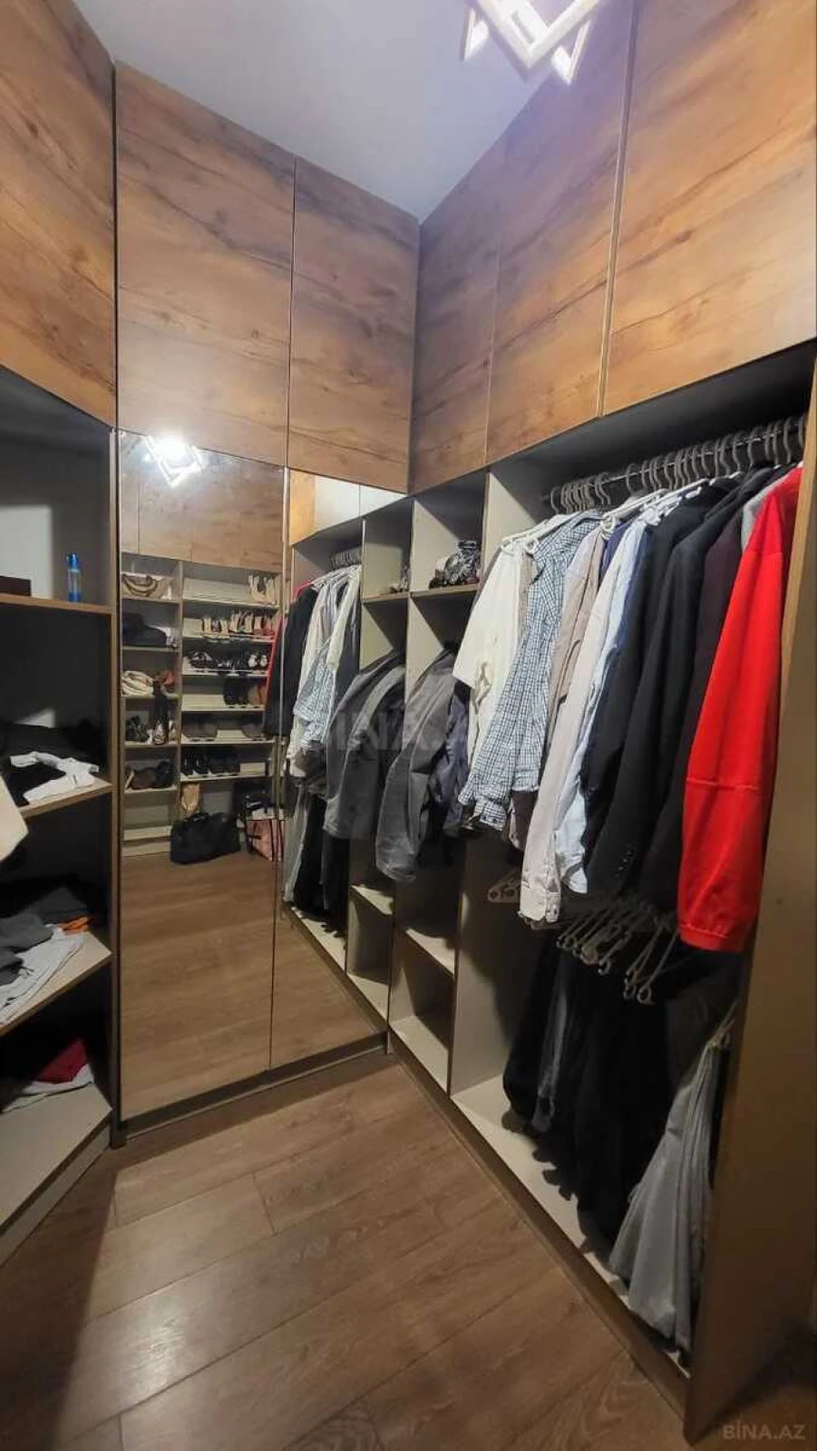 Satılır 4 otaqlı mənzil 147 m²