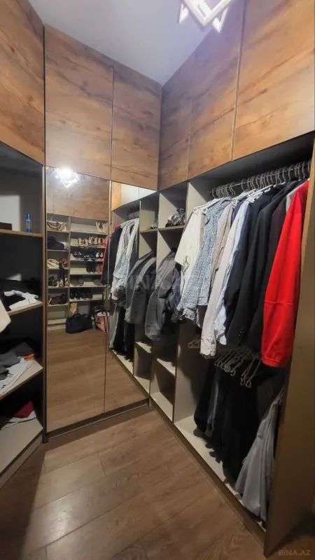 Satılır 4 otaqlı mənzil 147 m²