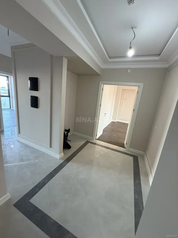 Satılır 4 otaqlı mənzil 130 m²