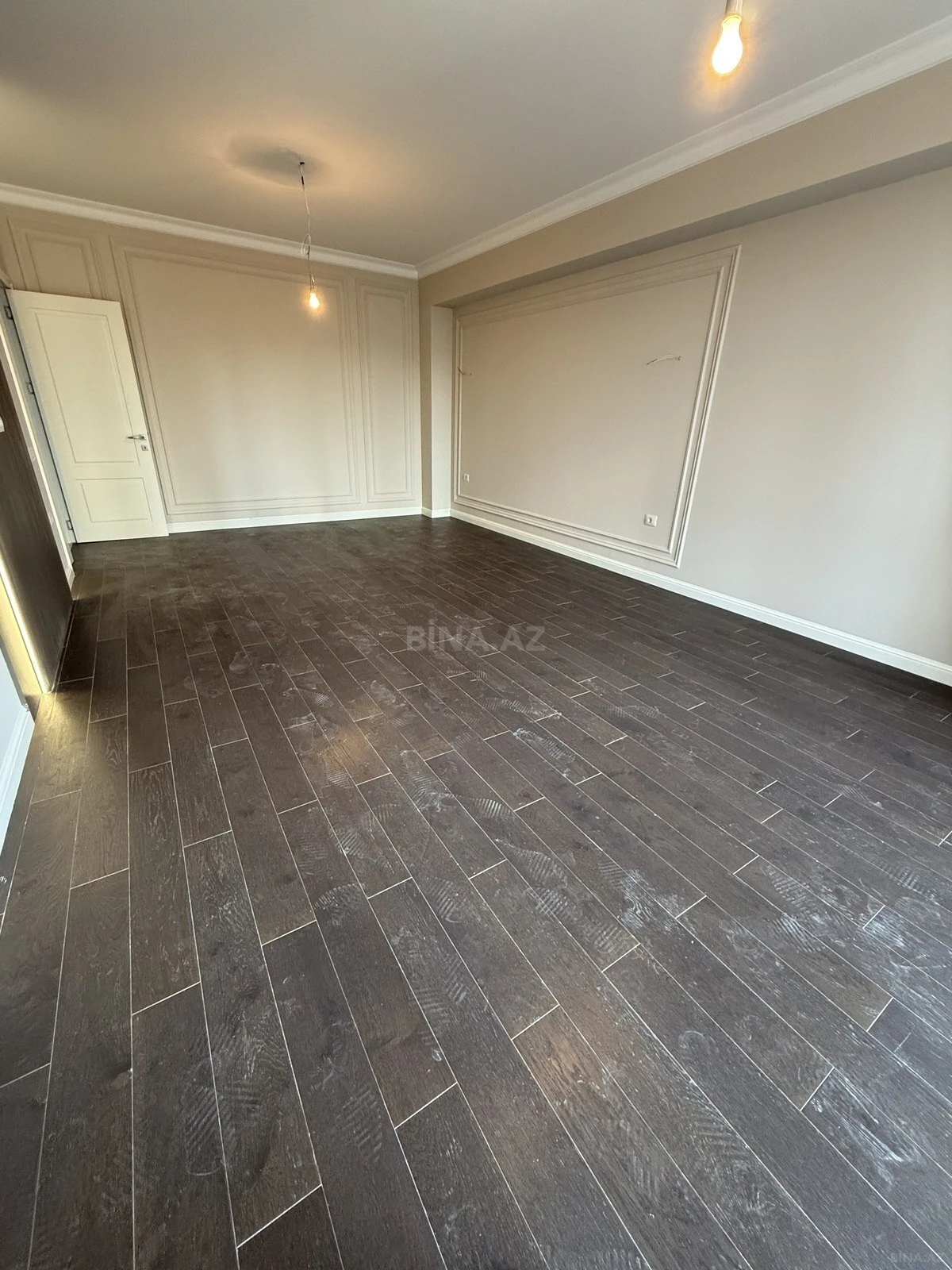 Satılır 4 otaqlı mənzil 130 m²