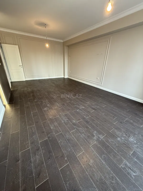Satılır 4 otaqlı mənzil 130 m²