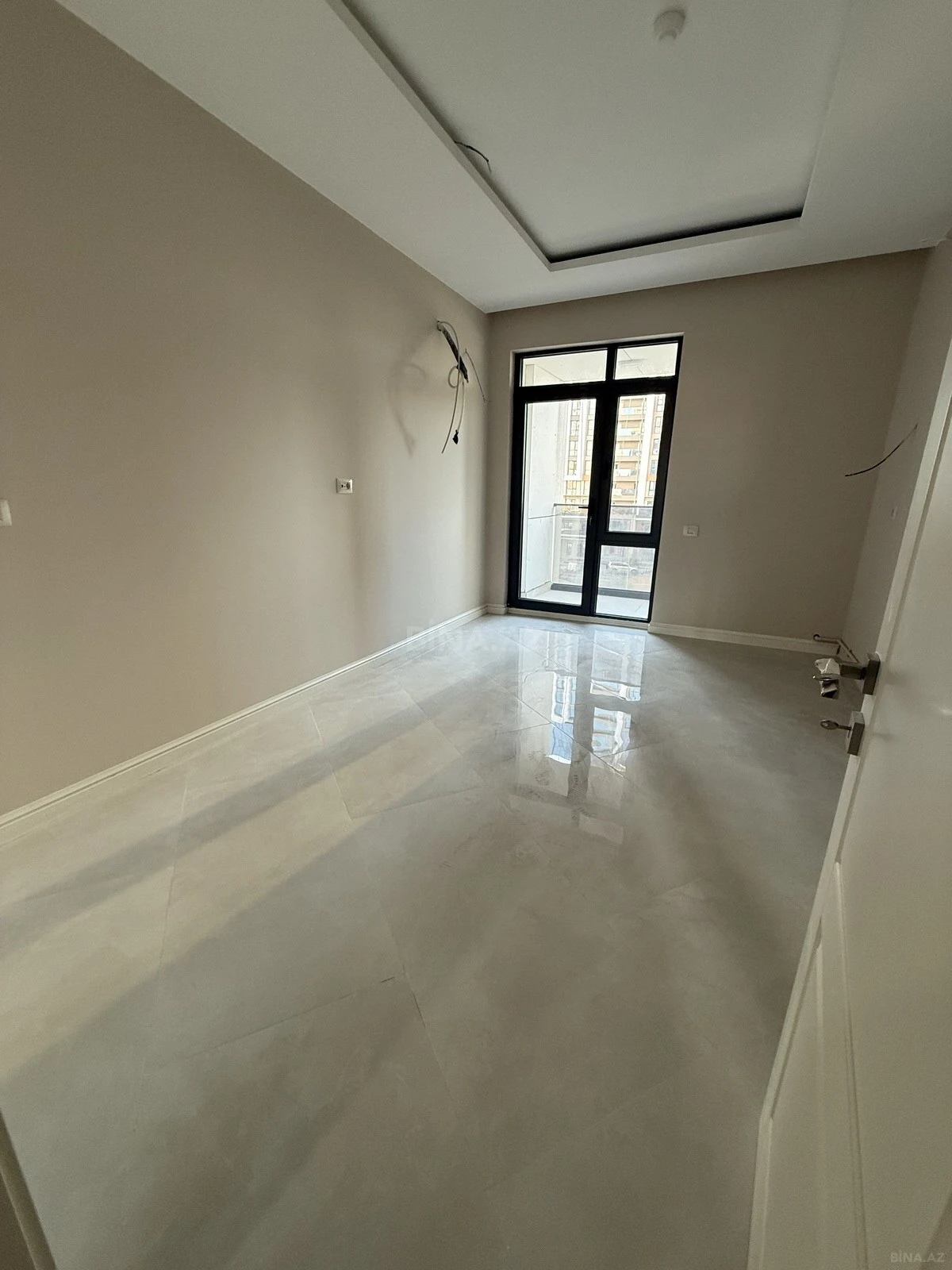 Satılır 4 otaqlı mənzil 130 m²