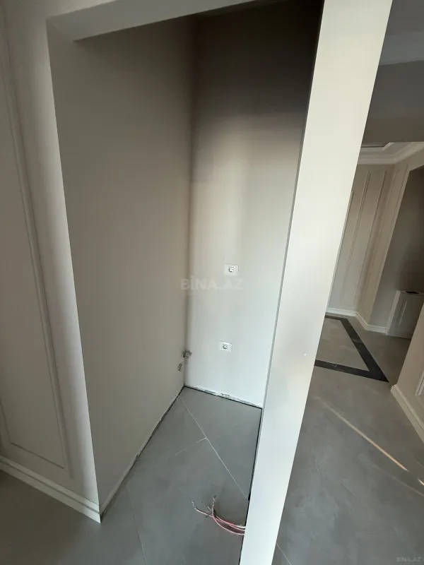 Satılır 4 otaqlı mənzil 130 m²