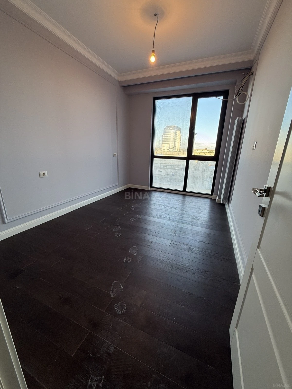 Satılır 4 otaqlı mənzil 130 m²