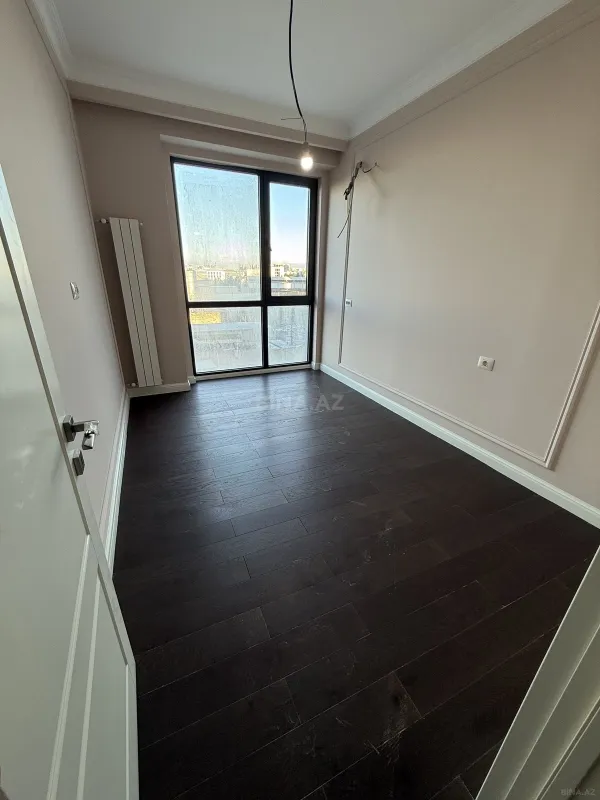 Satılır 4 otaqlı mənzil 130 m²