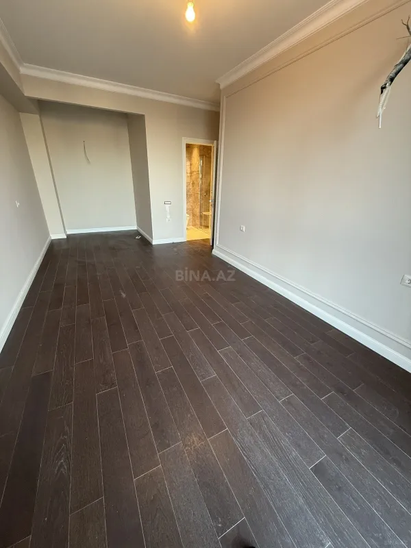 Satılır 4 otaqlı mənzil 130 m²