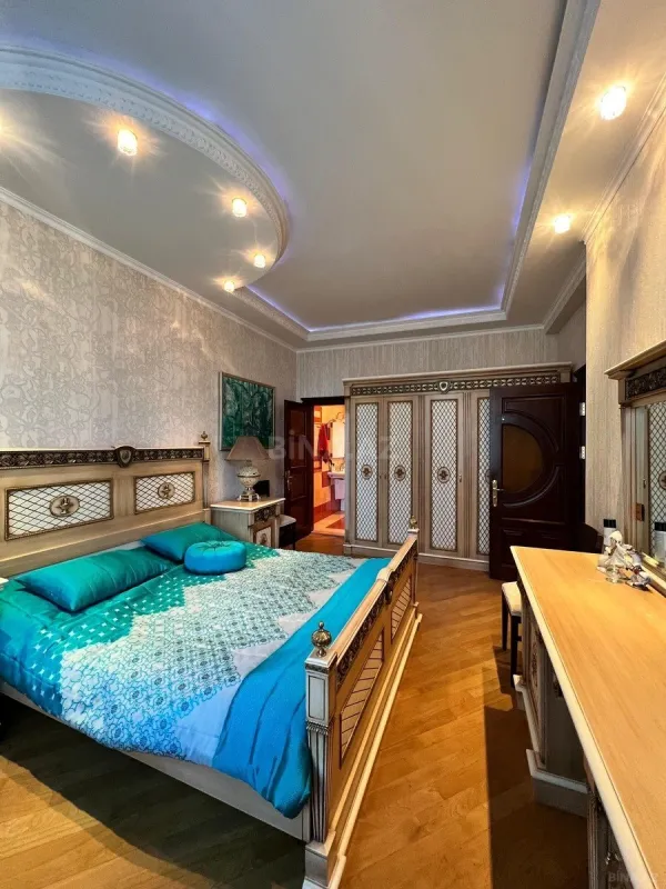 Satılır 4 otaqlı mənzil 171 m²