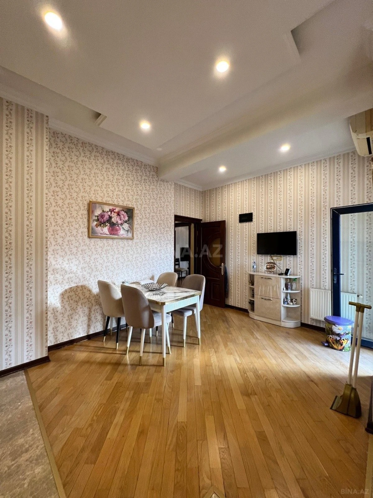 Satılır 4 otaqlı mənzil 171 m²