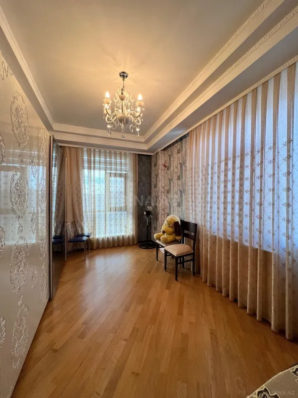 Satılır 4 otaqlı mənzil 171 m²