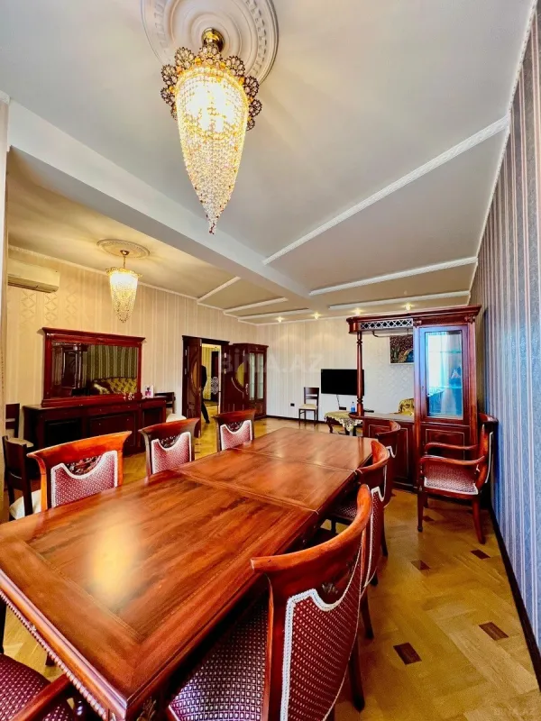 Satılır 4 otaqlı mənzil 171 m²