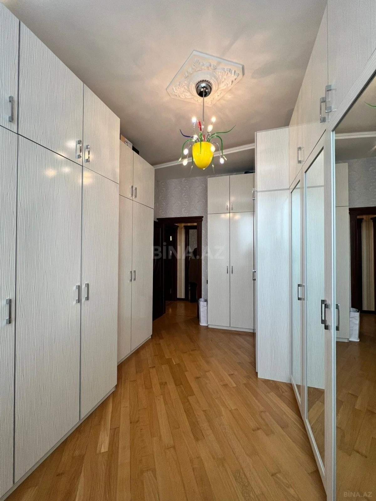 Satılır 4 otaqlı mənzil 171 m²