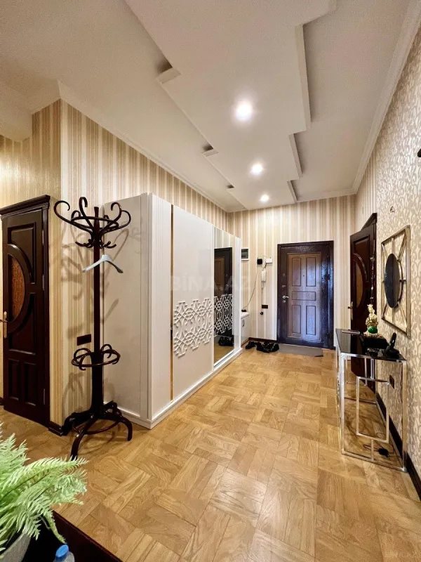 Satılır 4 otaqlı mənzil 171 m²