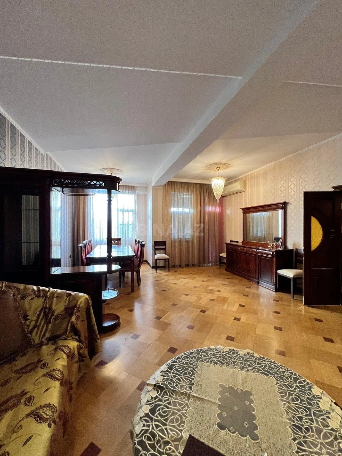 Satılır 4 otaqlı mənzil 171 m²