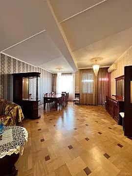 Satılır 4 otaqlı mənzil 171 m²
