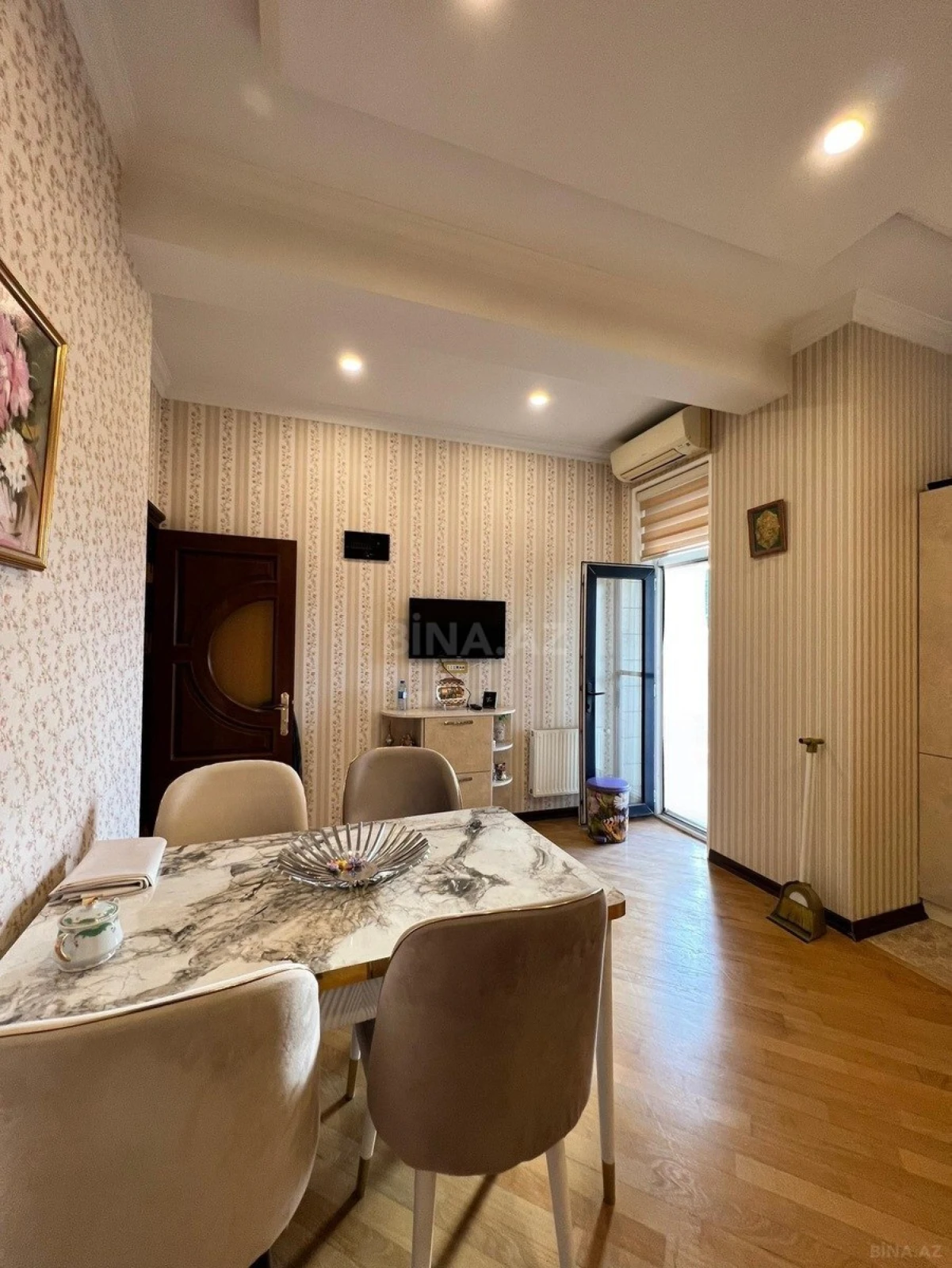 Satılır 4 otaqlı mənzil 171 m²