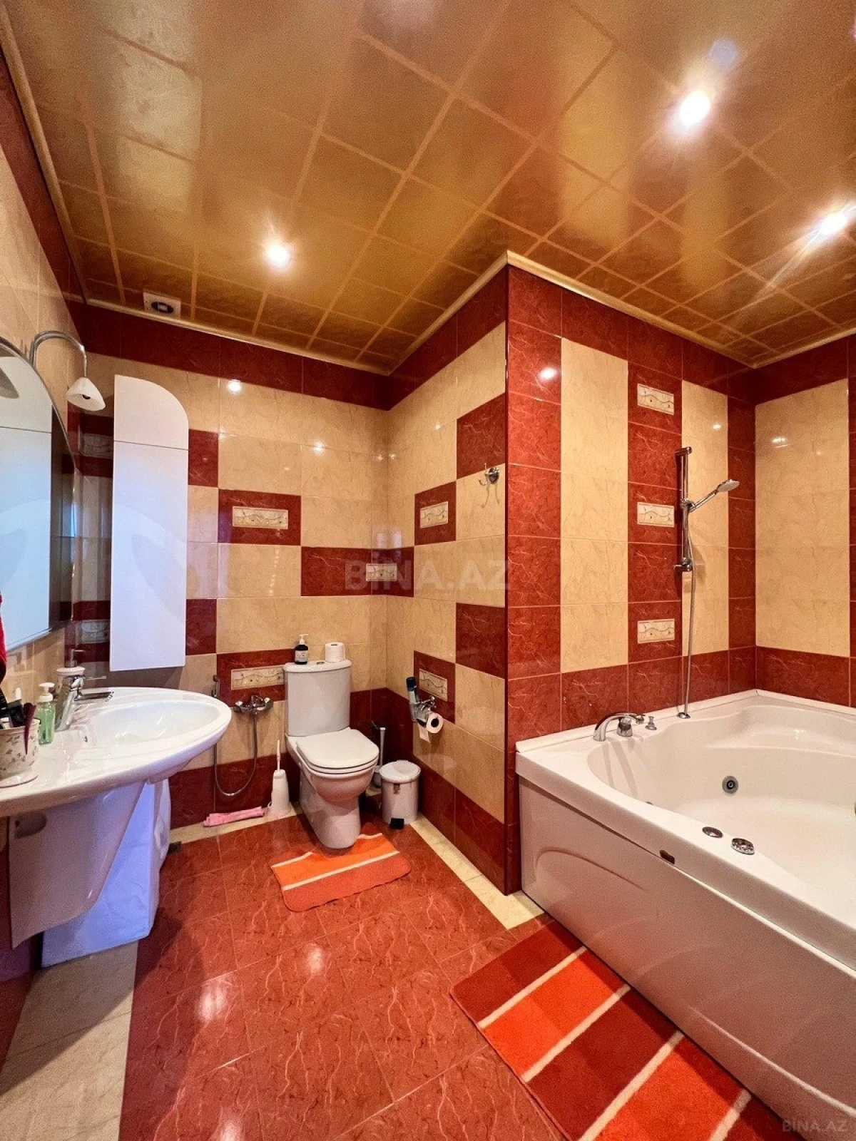 Satılır 4 otaqlı mənzil 171 m²