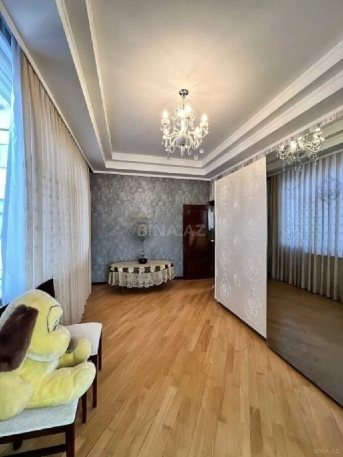 Satılır 4 otaqlı mənzil 165 m²