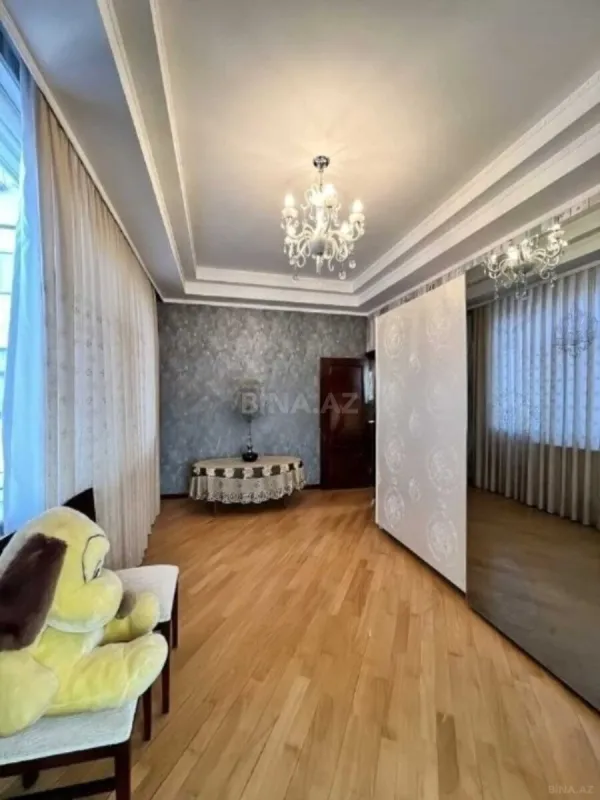 Satılır 4 otaqlı mənzil 165 m²