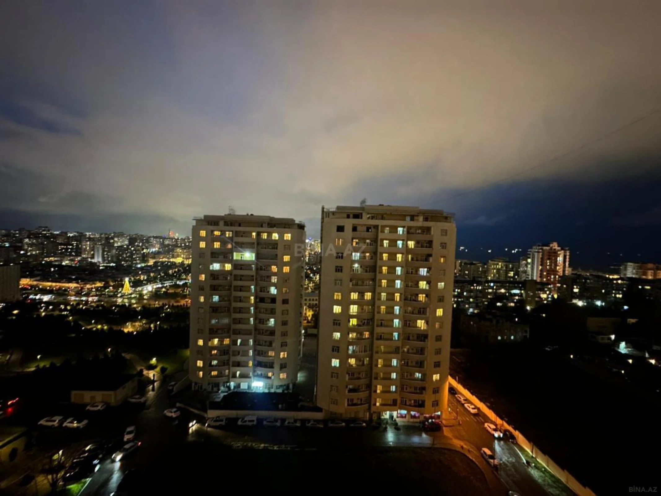 Satılır 4 otaqlı mənzil 165 m²