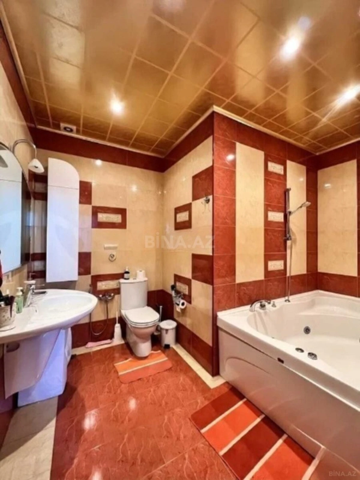 Satılır 4 otaqlı mənzil 165 m²