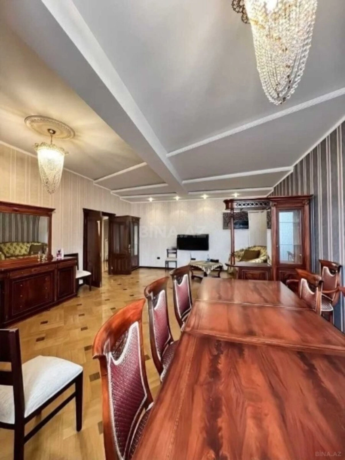 Satılır 4 otaqlı mənzil 165 m²