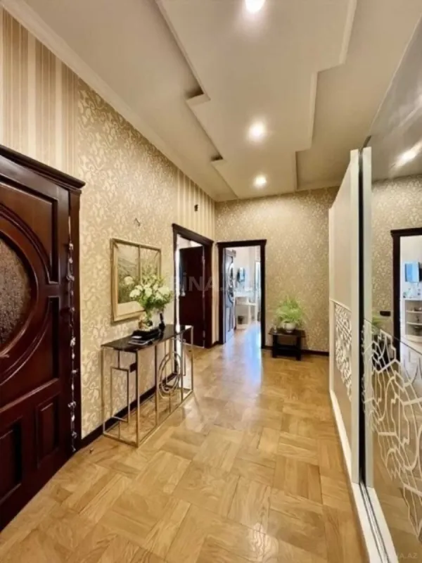 Satılır 4 otaqlı mənzil 165 m²