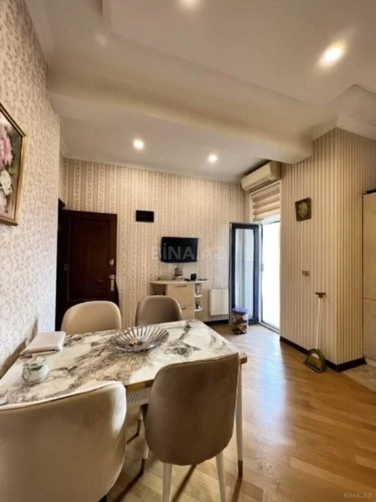 Satılır 4 otaqlı mənzil 165 m²