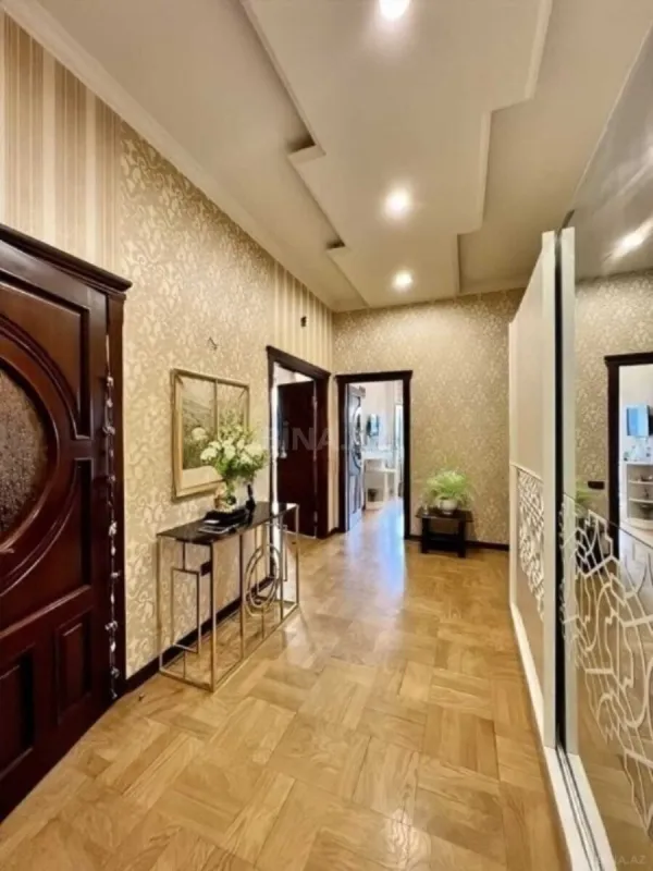 Satılır 4 otaqlı mənzil 165 m²