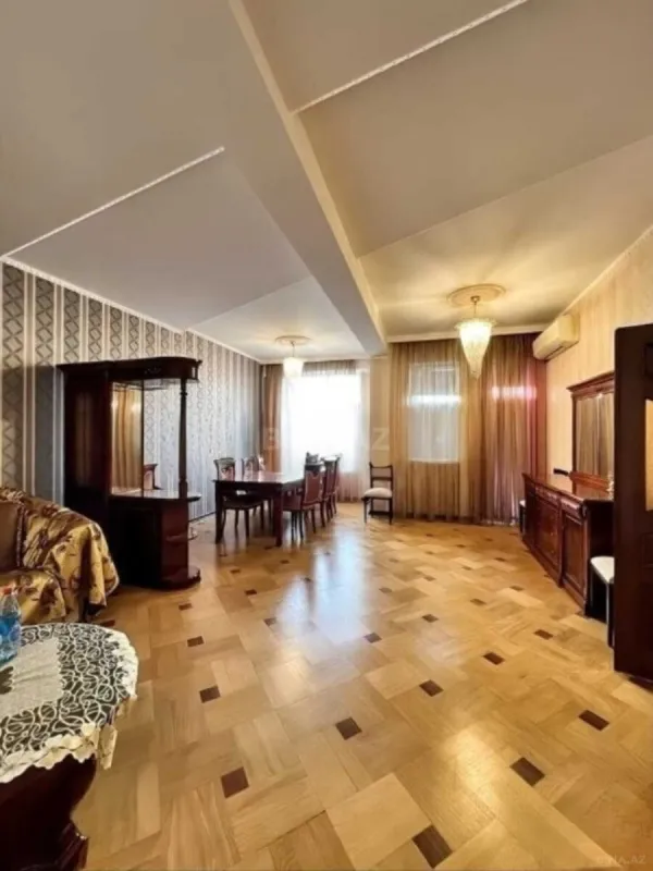 Satılır 4 otaqlı mənzil 165 m²