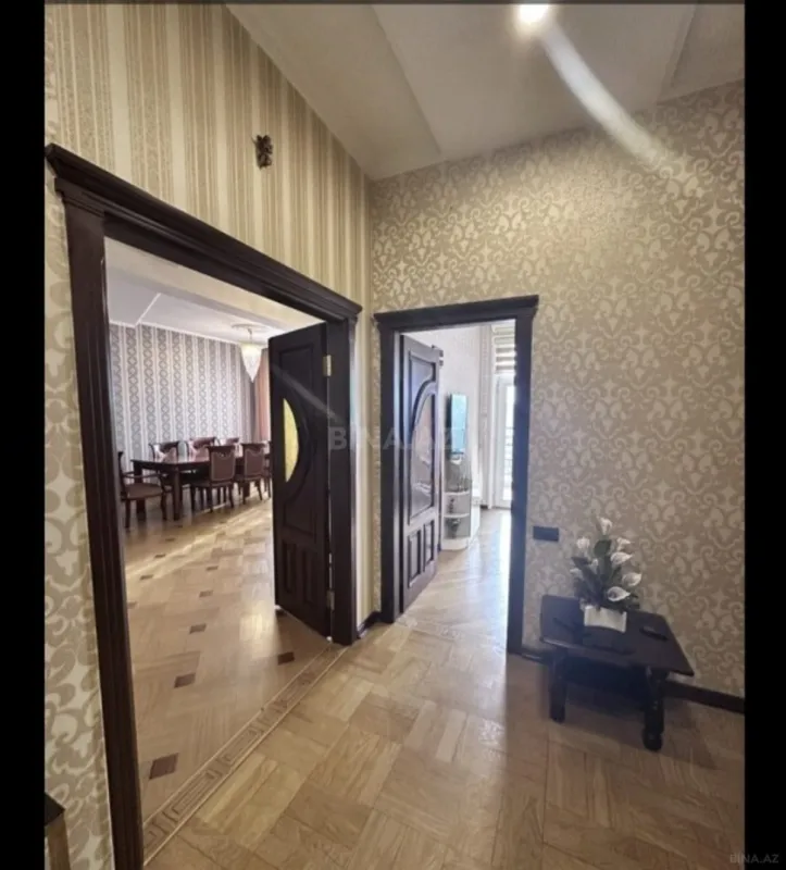 Satılır 4 otaqlı mənzil 165 m²
