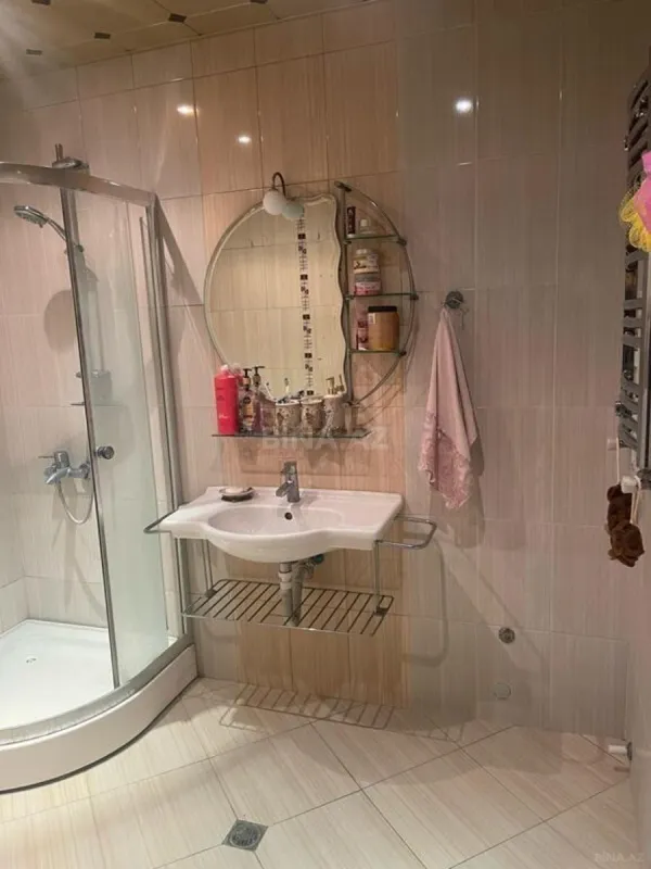 Satılır 3 otaqlı mənzil 159 m²